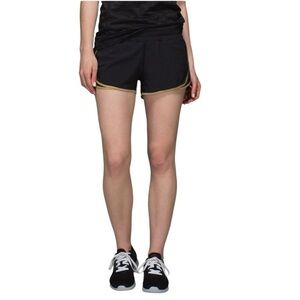 Lululemon Super Squad Short Sz 6 Black/Gold